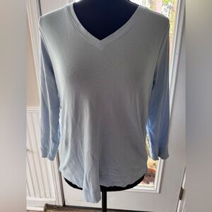 Chico’s 3/4 sleeve v-neck baby blu top size 1